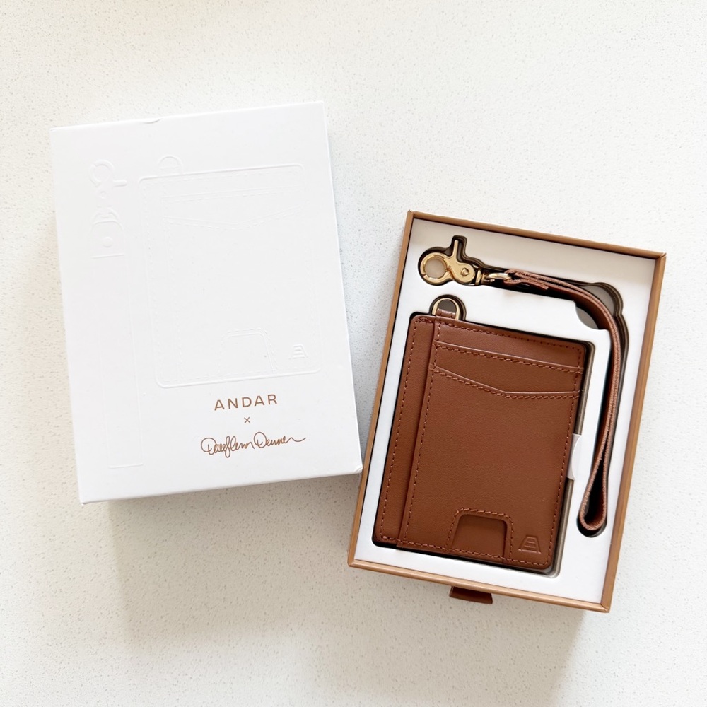 NEW Andar Denner Wallet Wristlet Cognac Tan